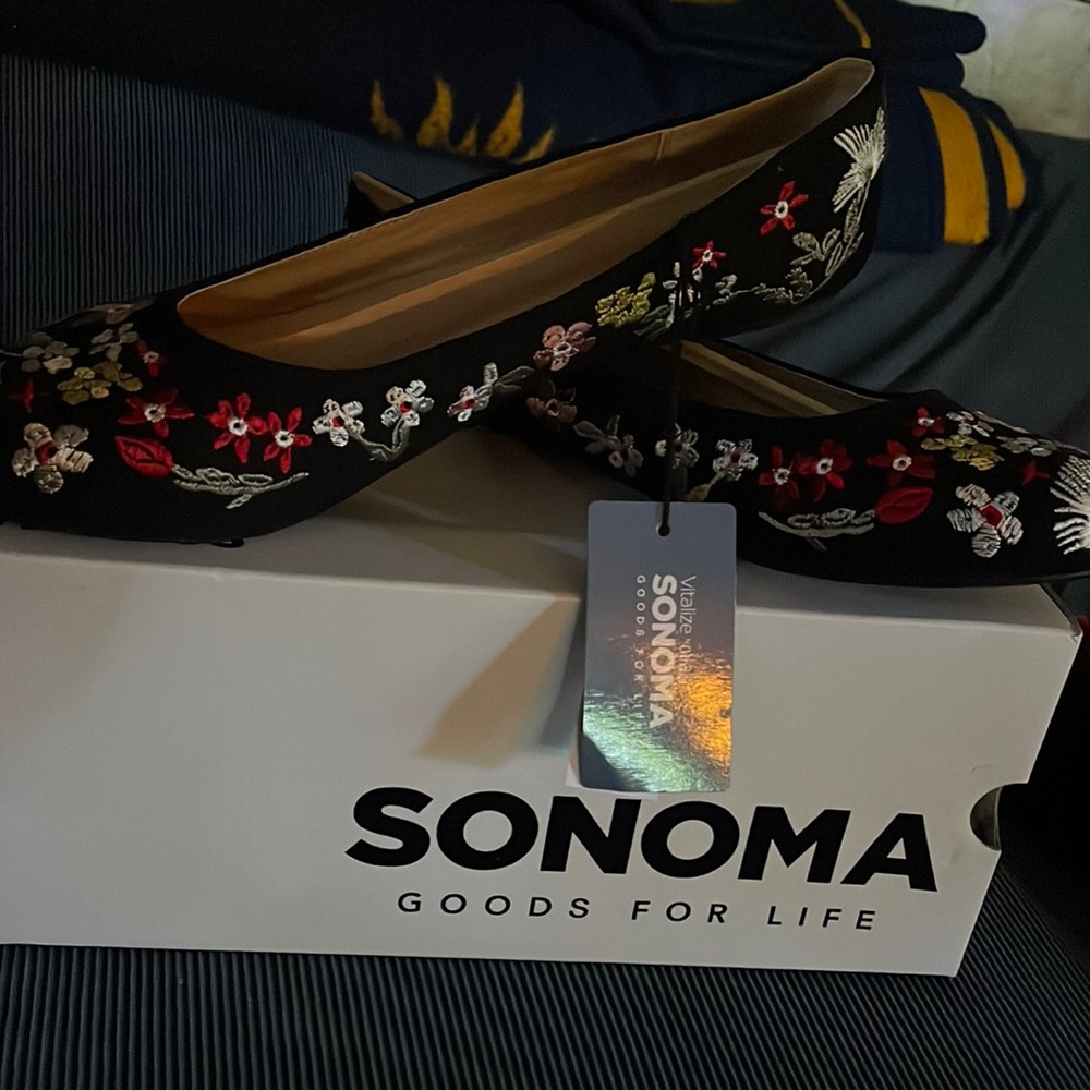 Embroidered flats